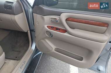 Внедорожник / Кроссовер Lexus LX 2004 в 
