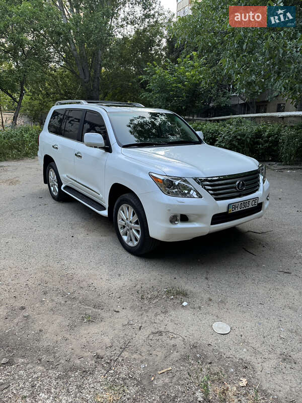 Внедорожник / Кроссовер Lexus LX 2008 в 