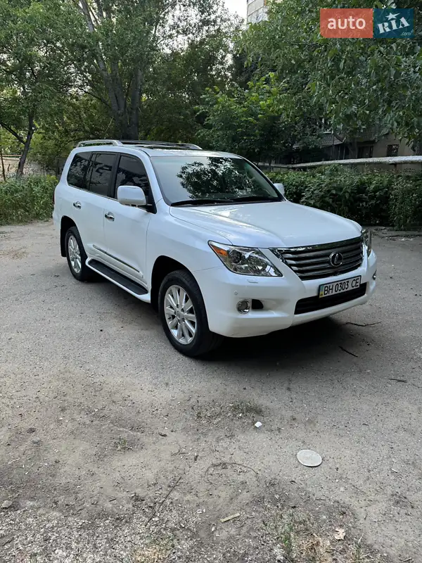 Внедорожник / Кроссовер Lexus LX 2008 в 