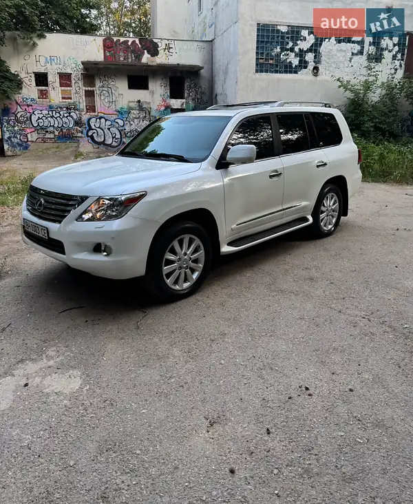 Внедорожник / Кроссовер Lexus LX 2008 в 