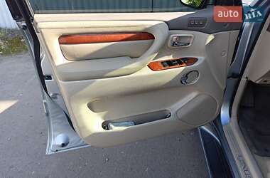 Внедорожник / Кроссовер Lexus LX 2004 в 