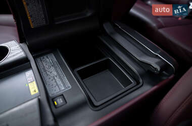 Позашляховик / Кросовер Lexus LX 2022 в 