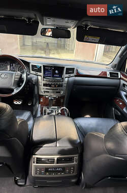 Внедорожник / Кроссовер Lexus LX 2013 в 