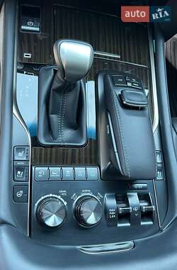 Внедорожник / Кроссовер Lexus LX 2018 в 