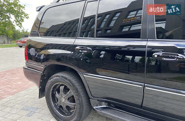 Внедорожник / Кроссовер Lexus LX 2004 в 