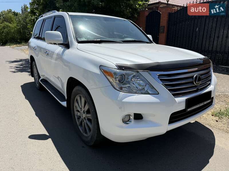 Lexus LX 2010