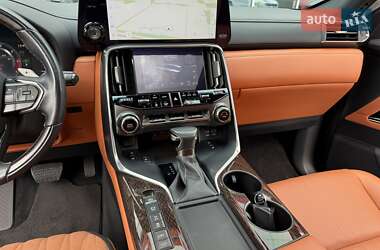 Внедорожник / Кроссовер Lexus LX 2023 в 