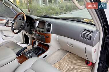 Внедорожник / Кроссовер Lexus LX 2003 в 