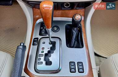 Внедорожник / Кроссовер Lexus LX 2003 в 