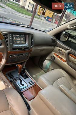 Внедорожник / Кроссовер Lexus LX 2005 в 