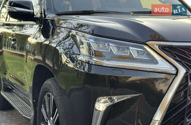 Позашляховик / Кросовер Lexus LX 2018 в 