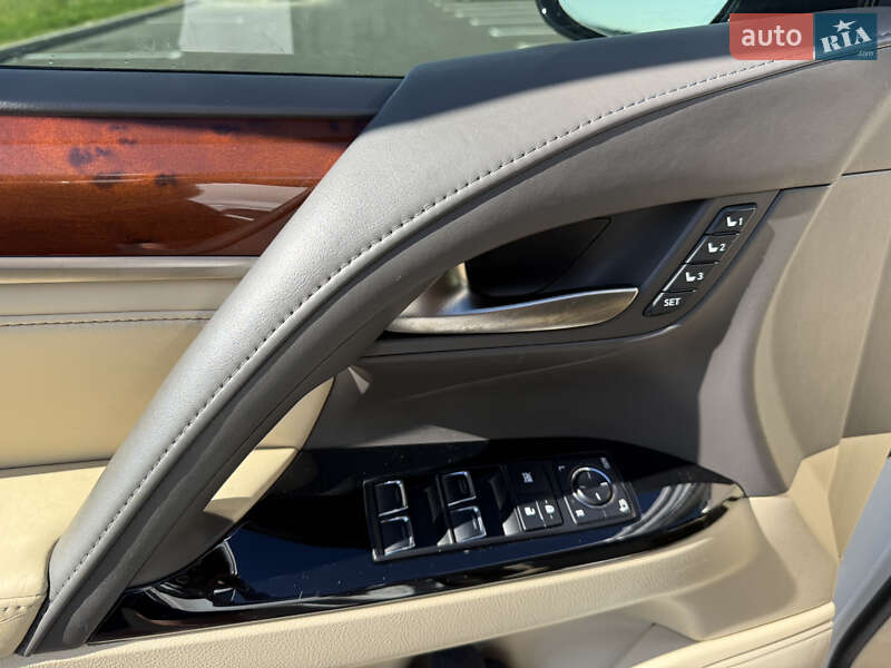 Внедорожник / Кроссовер Lexus LX 2016 в Ровно