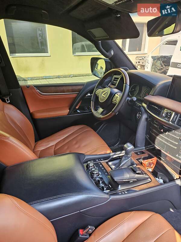 Позашляховик / Кросовер Lexus LX 2016 в Дніпрі