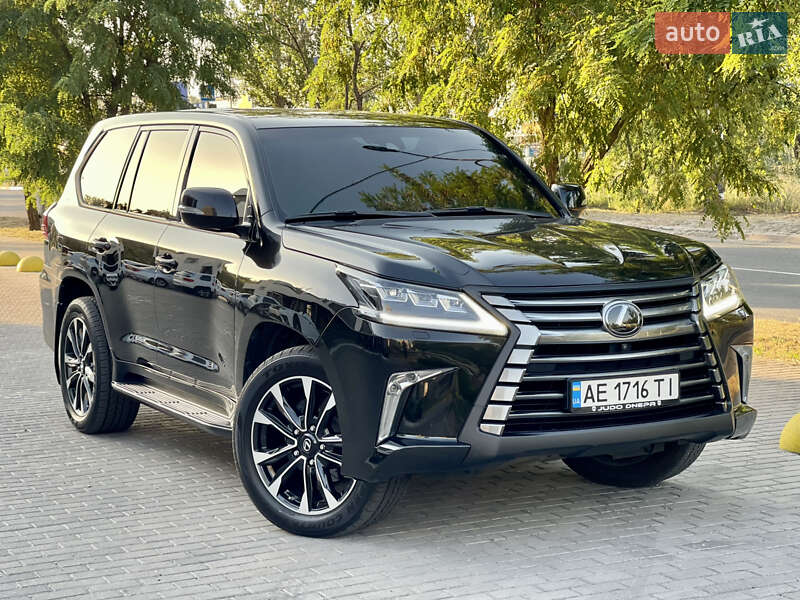 Внедорожник / Кроссовер Lexus LX 2017 в 