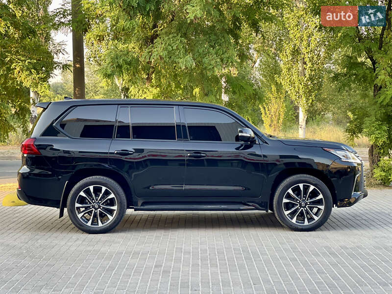 Позашляховик / Кросовер Lexus LX 2017 в Кам'янському