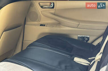 Позашляховик / Кросовер Lexus LX 2011 в 