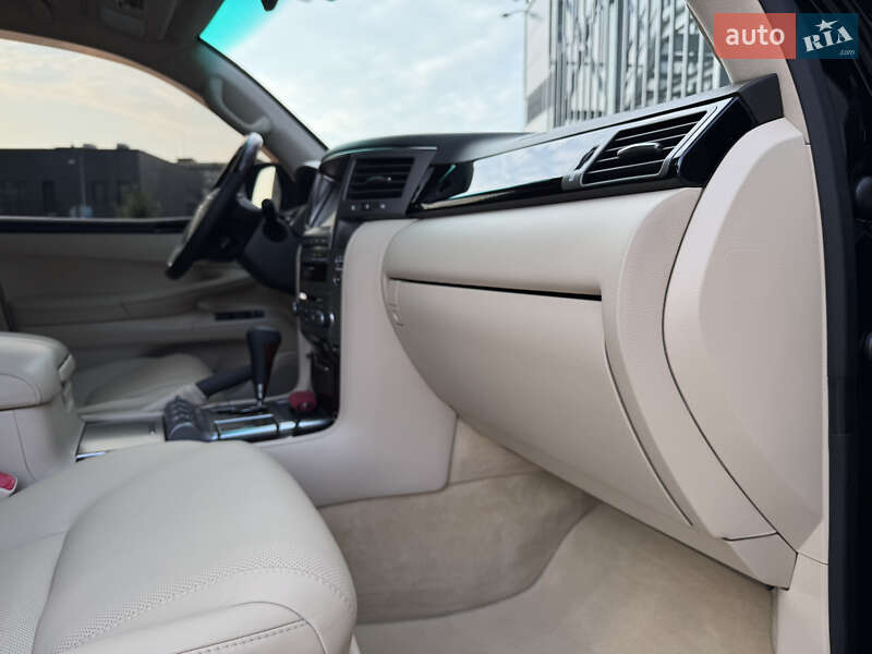 Внедорожник / Кроссовер Lexus LX 2010 в Киеве