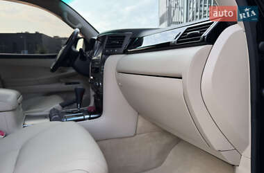 Позашляховик / Кросовер Lexus LX 2010 в 