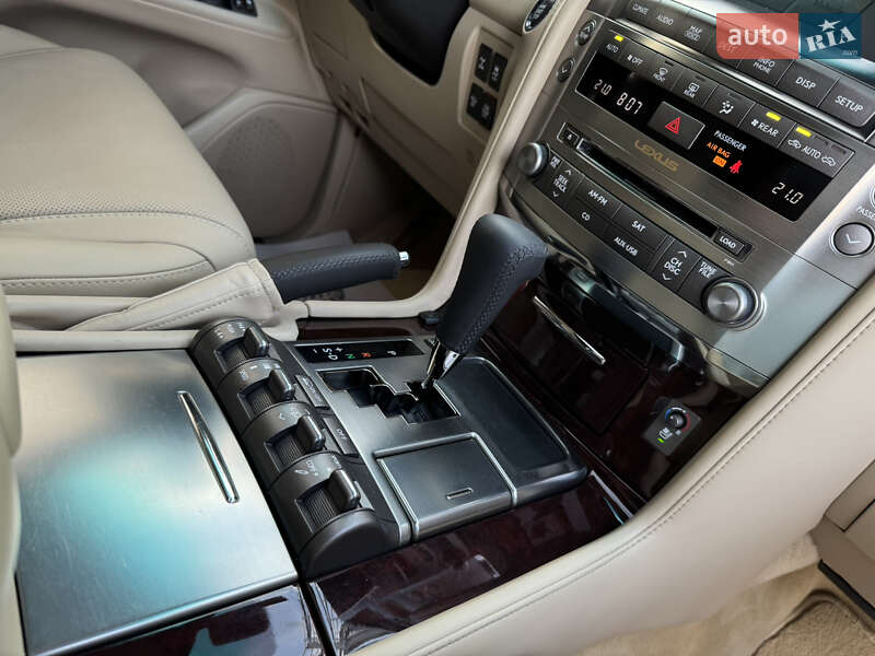 Внедорожник / Кроссовер Lexus LX 2010 в Киеве