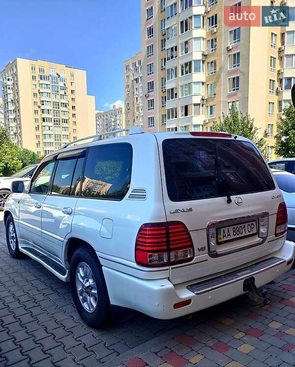 Lexus LX 2006