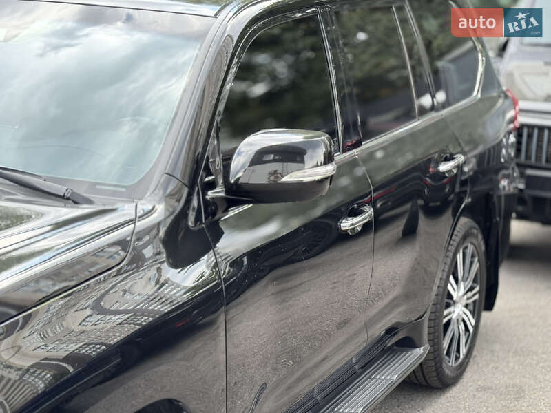 Внедорожник / Кроссовер Lexus LX 2017 в Киеве