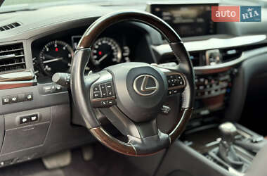 Внедорожник / Кроссовер Lexus LX 2017 в 