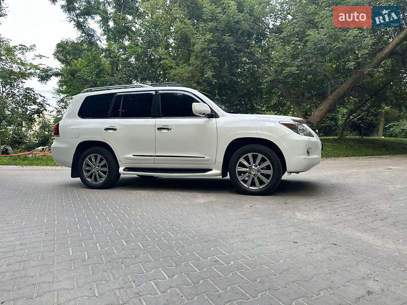 Внедорожник / Кроссовер Lexus LX 2011 в Киеве