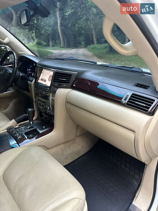 Внедорожник / Кроссовер Lexus LX 2011 в Киеве