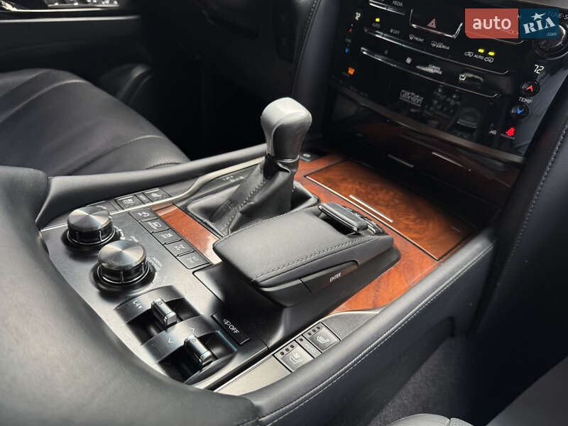 Позашляховик / Кросовер Lexus LX 2016 в Києві