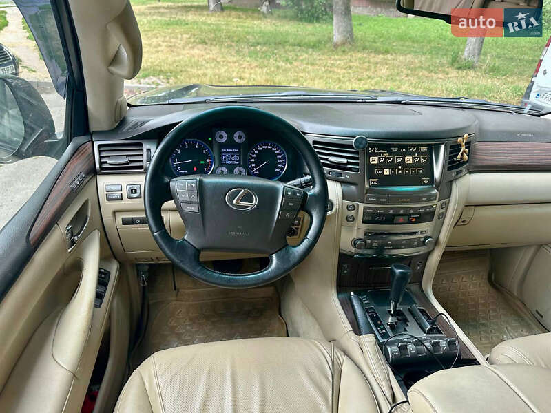 Внедорожник / Кроссовер Lexus LX 2010 в Киеве