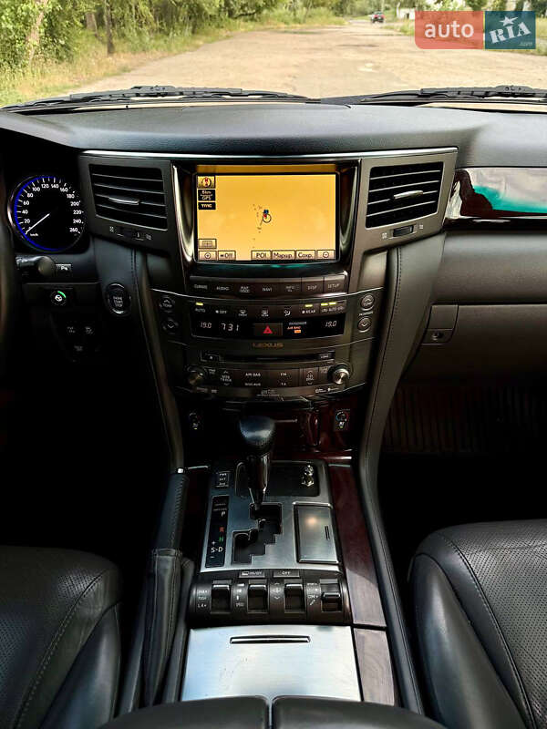 Внедорожник / Кроссовер Lexus LX 2010 в Днепре