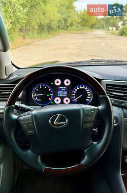 Внедорожник / Кроссовер Lexus LX 2010 в 
