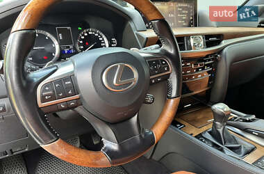 Внедорожник / Кроссовер Lexus LX 2017 в 