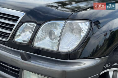 Внедорожник / Кроссовер Lexus LX 2004 в 