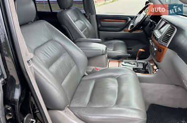 Внедорожник / Кроссовер Lexus LX 2004 в 