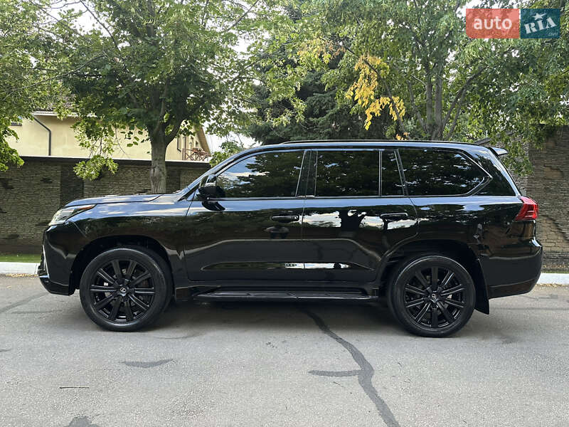 Внедорожник / Кроссовер Lexus LX 2018 в 