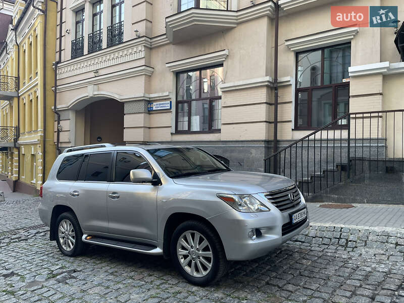 Lexus LX 2011