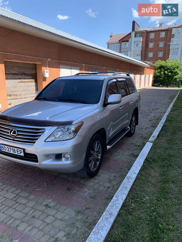 Lexus LX 2010