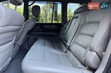 Внедорожник / Кроссовер Lexus LX 2004 в 