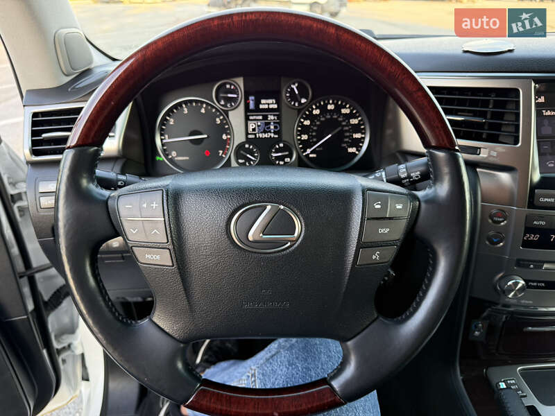 Внедорожник / Кроссовер Lexus LX 2012 в Черновцах