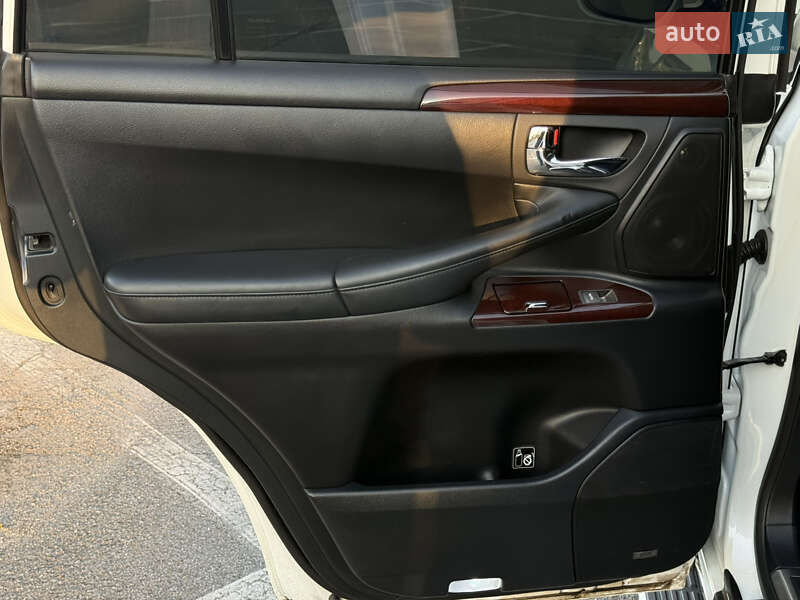 Внедорожник / Кроссовер Lexus LX 2012 в Черновцах