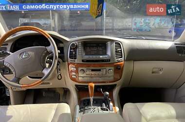 Внедорожник / Кроссовер Lexus LX 2004 в 