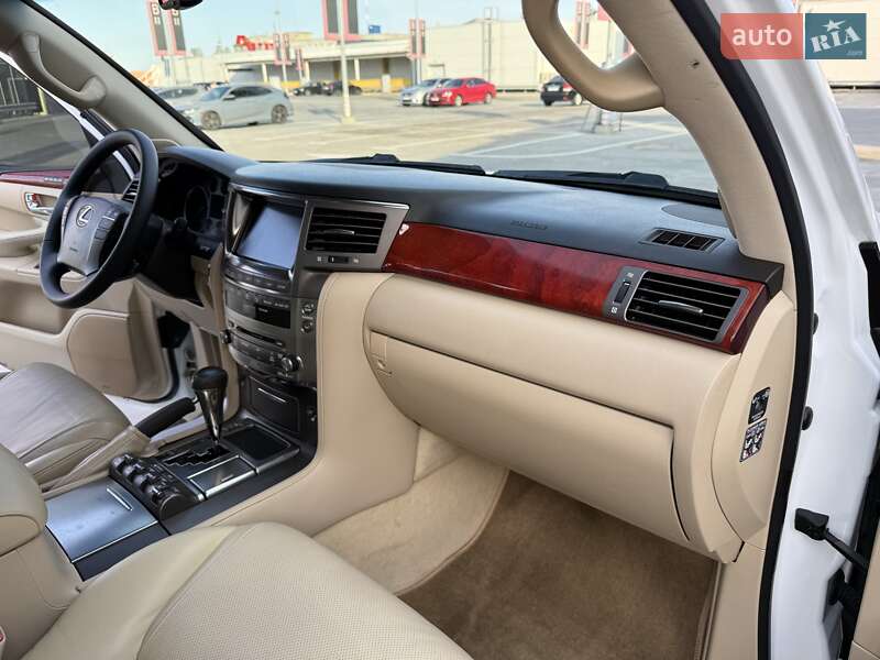 Внедорожник / Кроссовер Lexus LX 2010 в Киеве