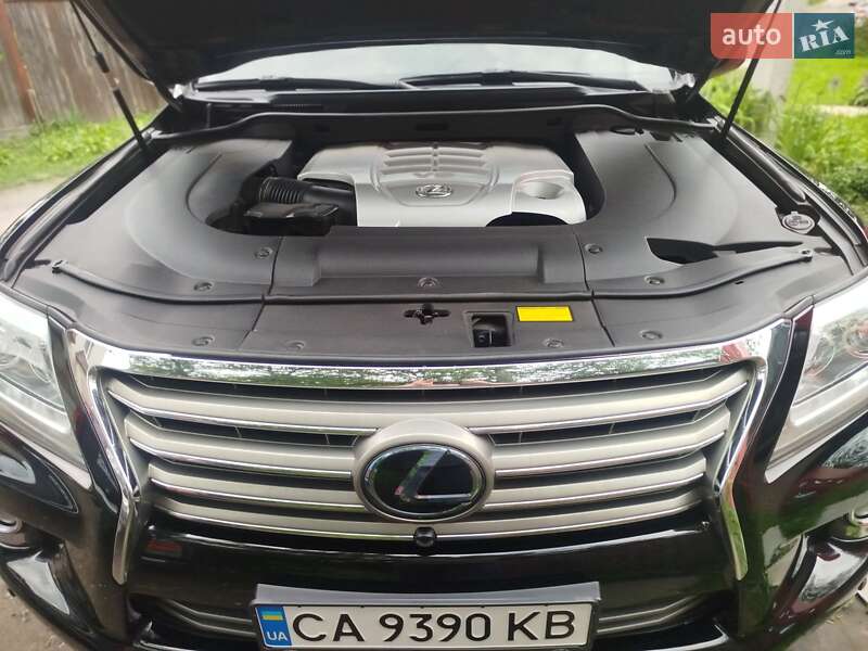 Внедорожник / Кроссовер Lexus LX 2010 в 