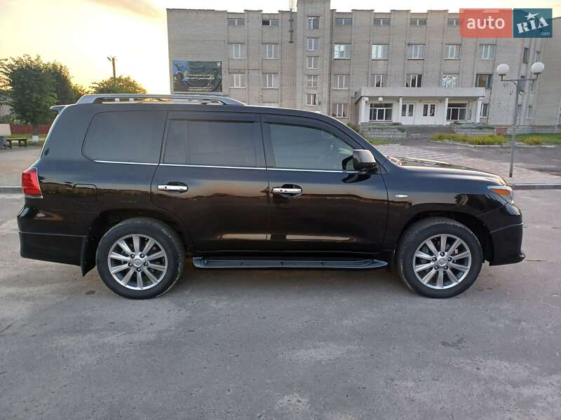 Внедорожник / Кроссовер Lexus LX 2011 в Старой Выжевке