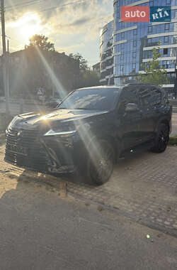 Позашляховик / Кросовер Lexus LX 2024 в 