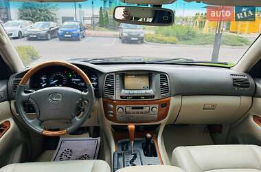 Внедорожник / Кроссовер Lexus LX 2004 в 