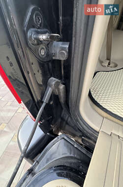 Позашляховик / Кросовер Lexus LX 2006 в 