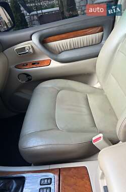 Внедорожник / Кроссовер Lexus LX 2004 в 