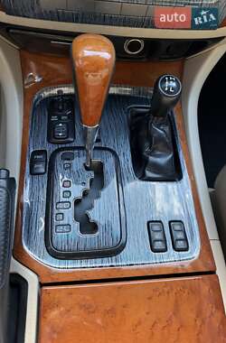 Внедорожник / Кроссовер Lexus LX 2004 в 